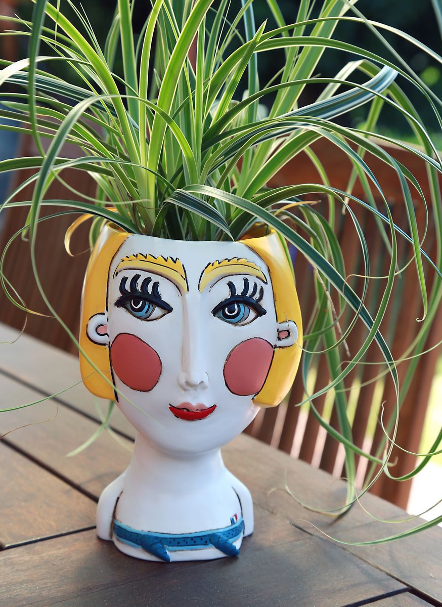 Darcell Lady Planter
